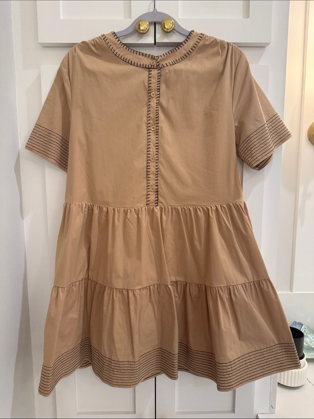 Strut & Bolt Tiered Short-Sleeve Dress in Tan & Black Contrast Stitching Size S